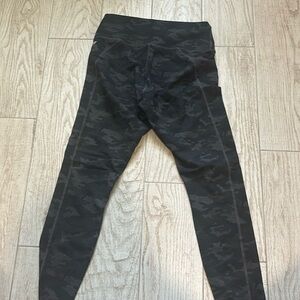 Fabletics camo leggings size 6